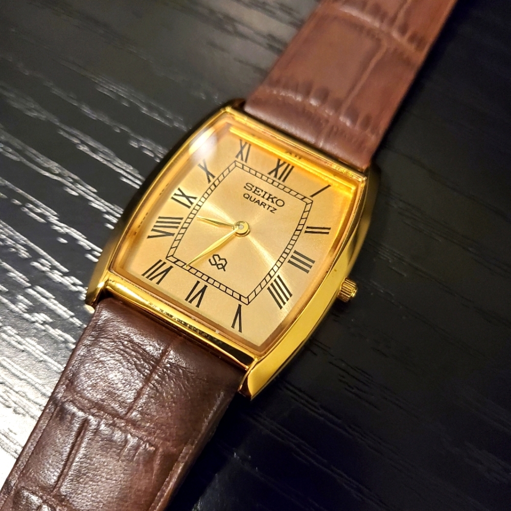 RARE VINTAGE Mint Condition Seiko Slim Barrel Tank Men's Wrist Watch